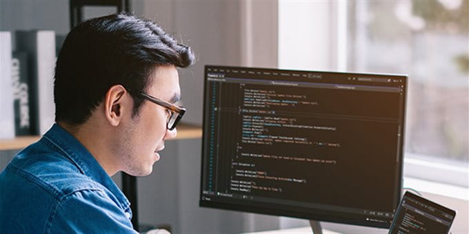 Mann am Computer Mann am Computer