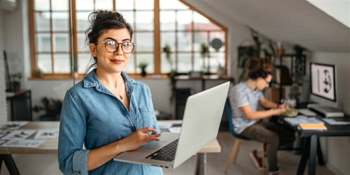 Frau mit Laptop Frau mit Laptop