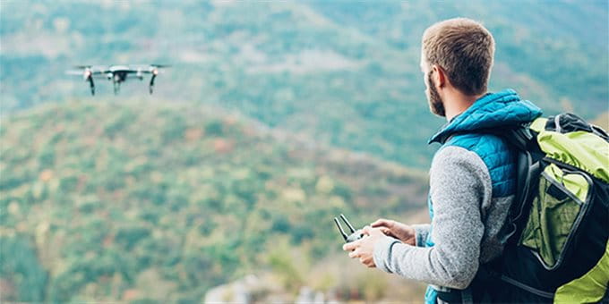 Drohnenpilot in der Bergwelt Drohnenpilot in der Bergwelt