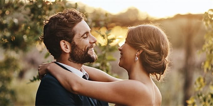 Die schönsten Momente im Leben - ein Hochzeitspaar in der Natur Die schönsten Momente im Leben - ein Hochzeitspaar in der Natur