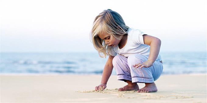 Kind im Sand. Kind im Sand.