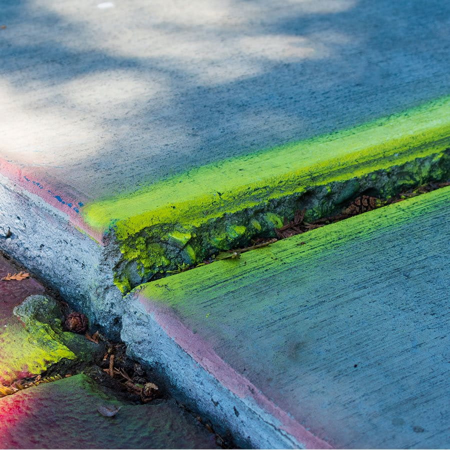 Riss im Beton. Riss im Beton.