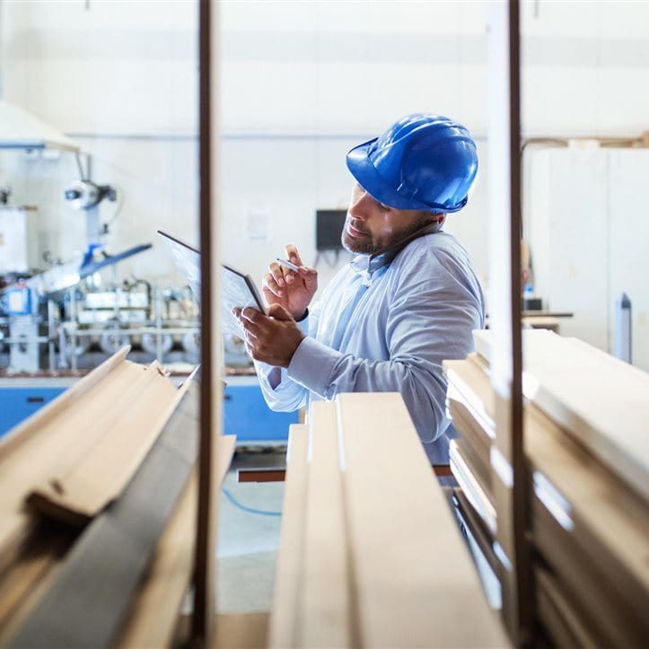 Homme qui travaille Homme qui travaille