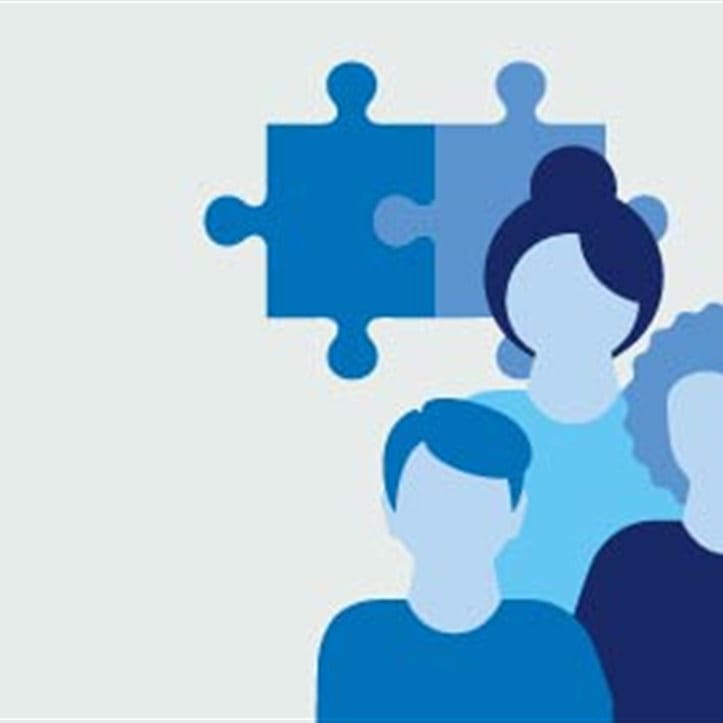 Illustration 3 Personen vor Puzzle-Teilen Illustration 3 Personen vor Puzzle-Teilen