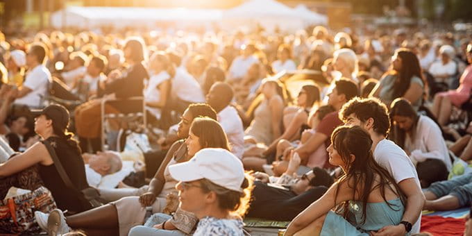 Personnes sur la Sechseläutenplatz Personnes sur la Sechseläutenplatz